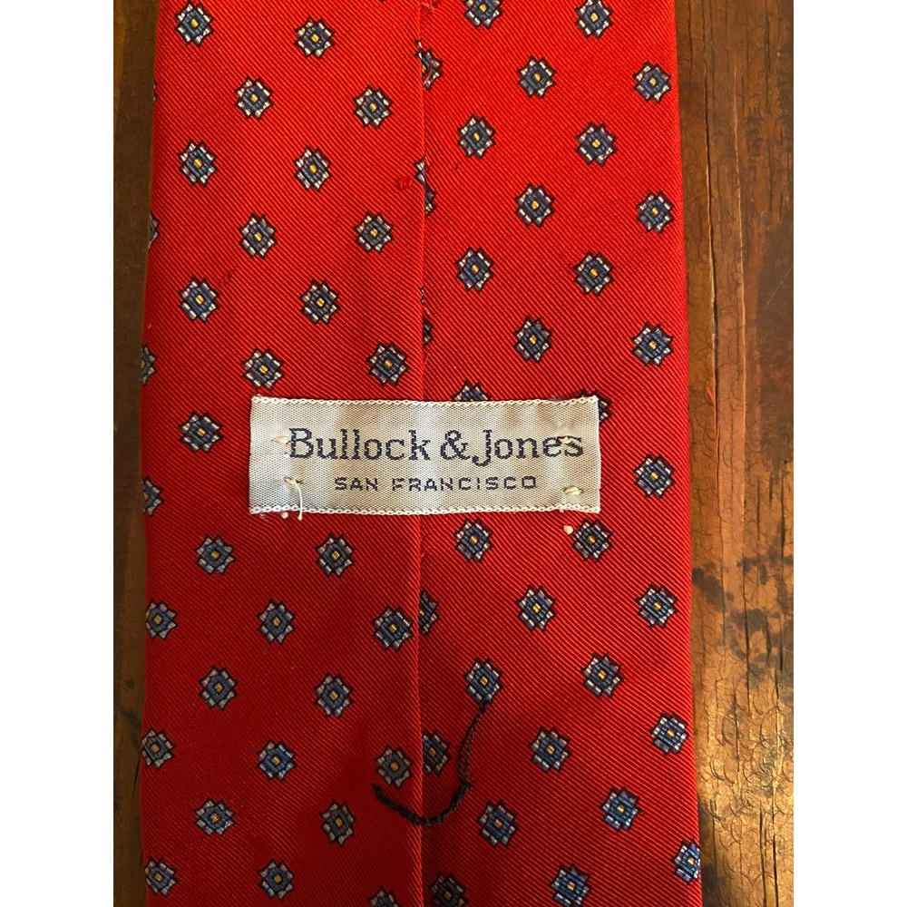 Bullock & Jones San‎ Francisco Red Silk Geometric Medallion Hand Sewn Necktie